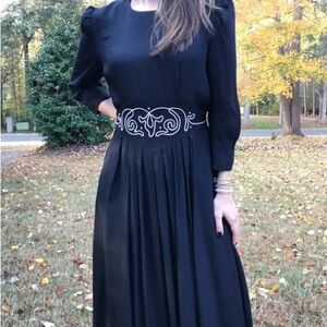 S.L. FASHIONS Black Dress Embroidered Waist Pearl Size 8 Vintage White 70’s 80’s
